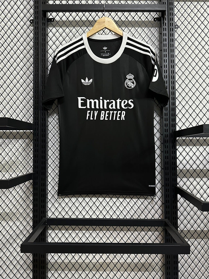 Real Madrid · 2025/26 · Goalkeeper · Black · Jersey