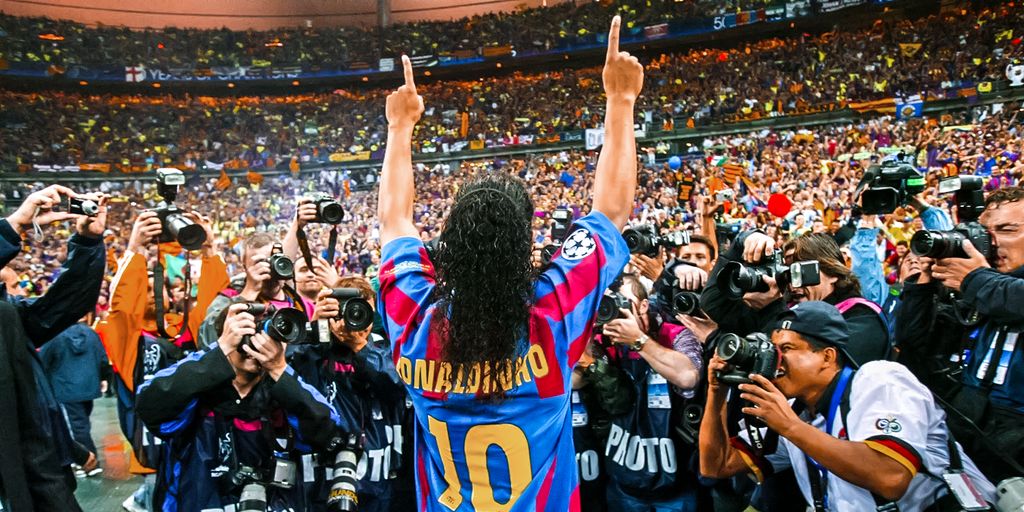 Ronaldinho in his Barcelona number 10 jersey celebrating in front of the crowd